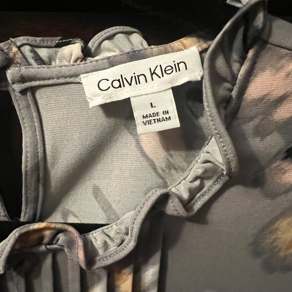 EUC Calvin Klein Women’s Long Sleeve Top with Ruffle Collar - Picture 3 of 8